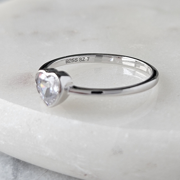 Dainty Heart Ring, 925 Sterling Silver, Size 7 Valentines Gift - Picture 4 of 6
